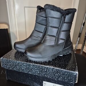 Totes Black Winter Boots with Faux Fur Lining